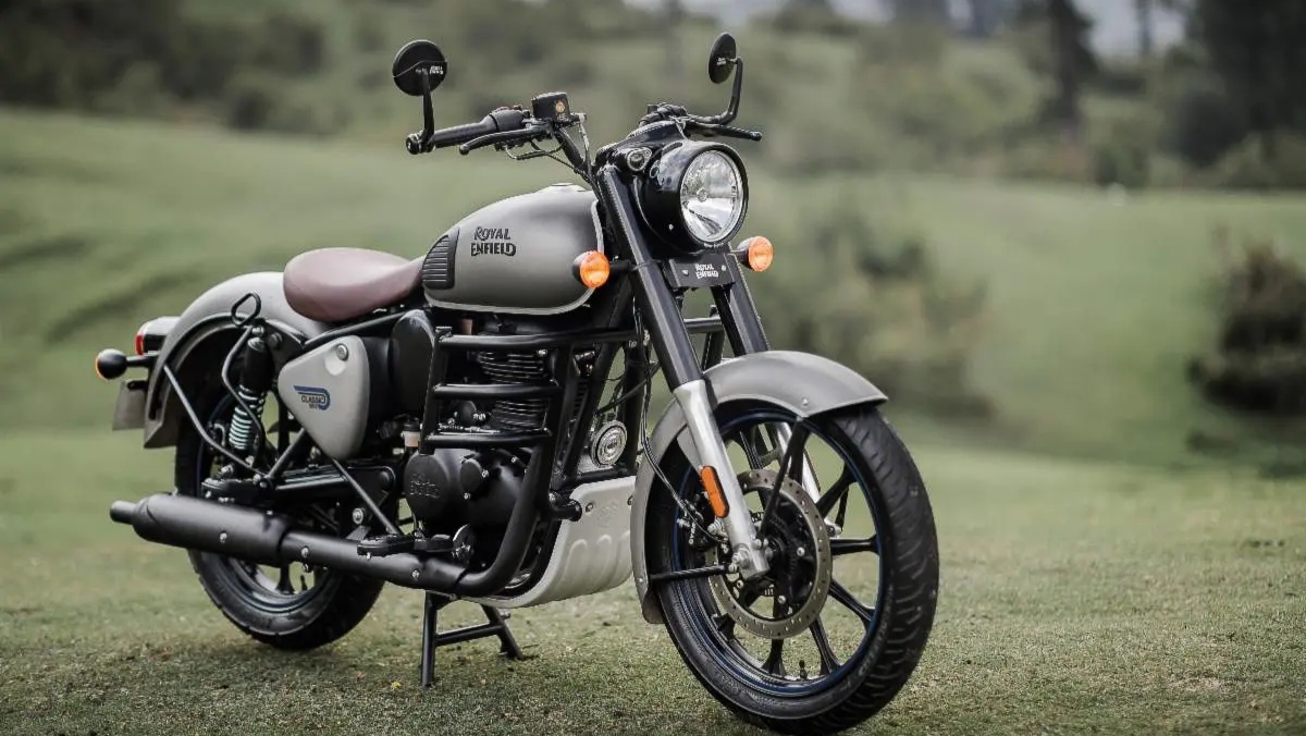 Royal Enfield Classic 350: क्यों है आज भी ये बाइक सबसे खास? जानिए कीमत, माइलेज और फीचर्स